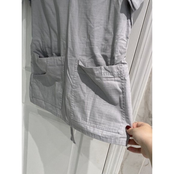 Barco Uniforms Work Force Gray V Neck Scrub Top 2 Front Pockets Size Small. - Picture 5 of 12